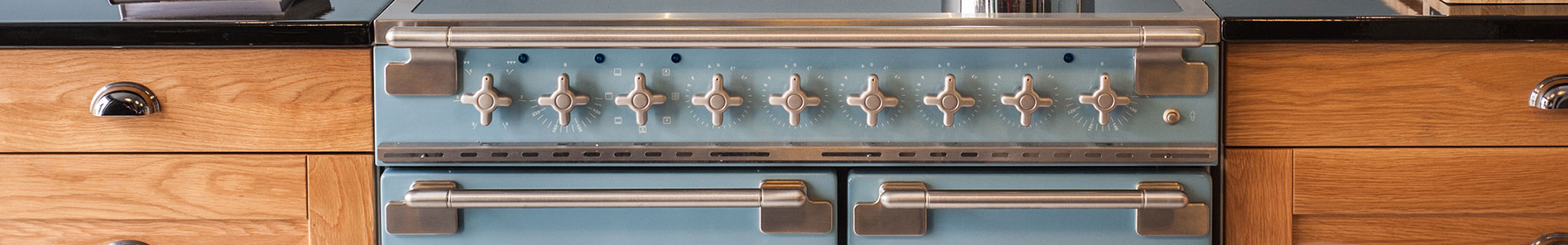 Falcon Elise in China Blue with wooden cabinetry 